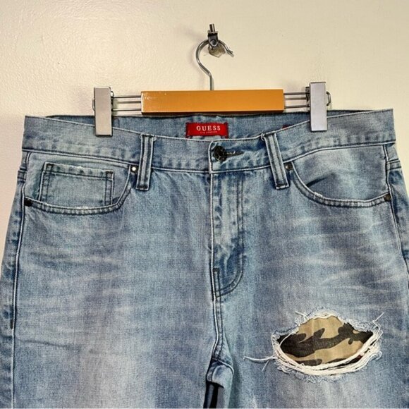Guess Men’s Camo Patch Distressed Jeans Size 36 Light Wash Straight Leg - Picture 8 of 13